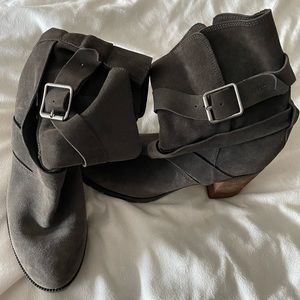 Clarks grey suede heeled boot
